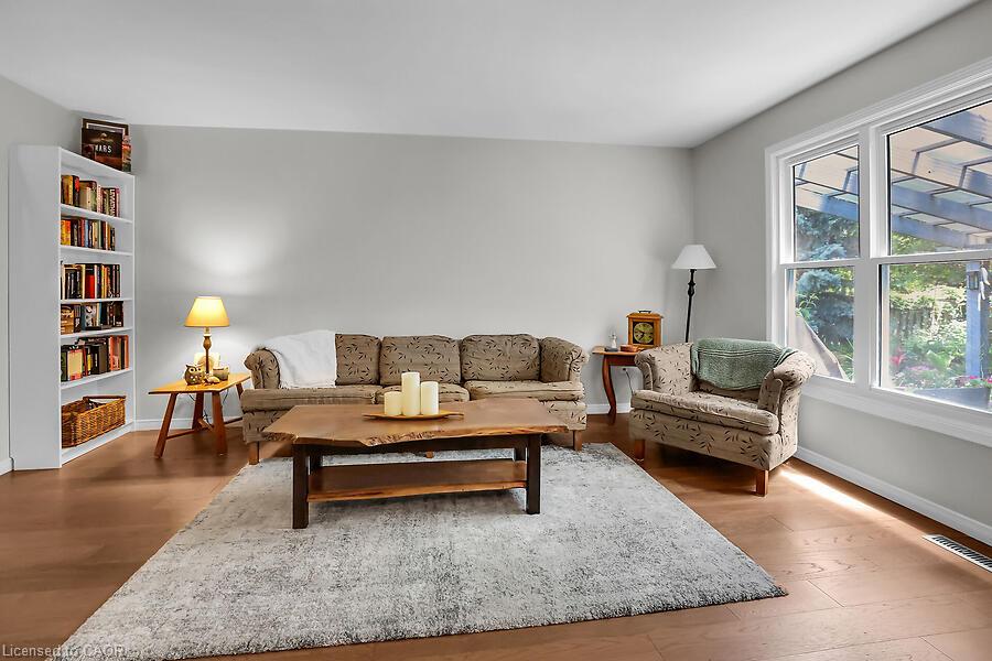 4542 Ivy Gardens Crescent Property Photo 9