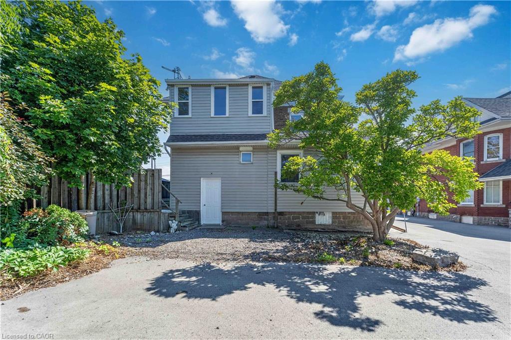 197 Griffin Street N Property Photo 8