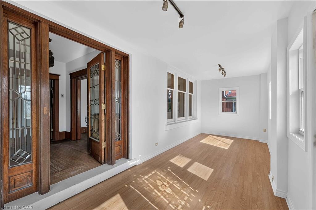 197 Griffin Street N Property Photo 10