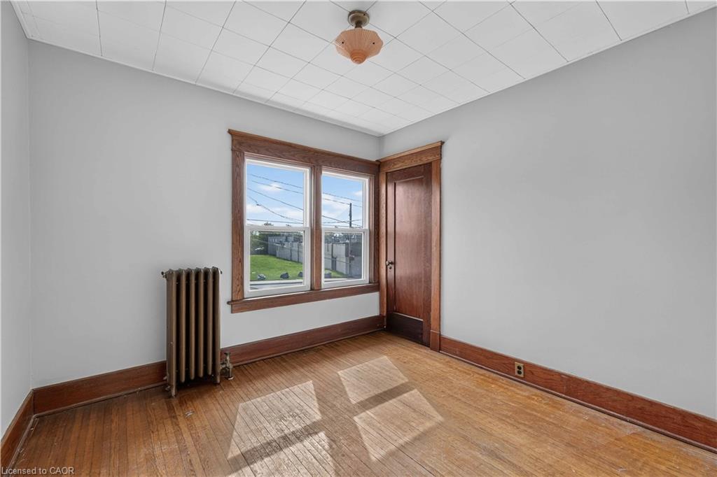197 Griffin Street N Property Photo 38