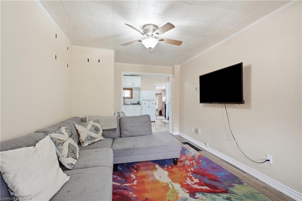 100 Chestnut Avenue Property Photo 7