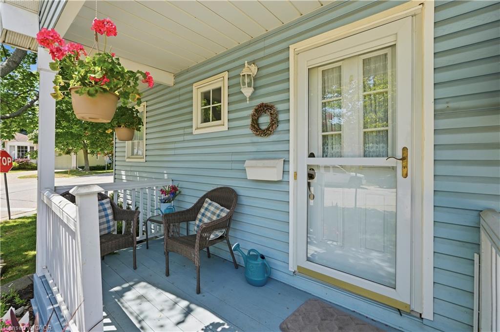 225 Silverbirch Boulevard Property Photo 3