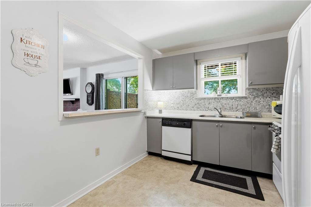 225 Silverbirch Boulevard Property Photo 14