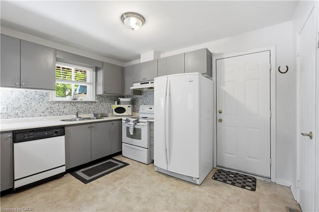 225 Silverbirch Boulevard Property Photo 15