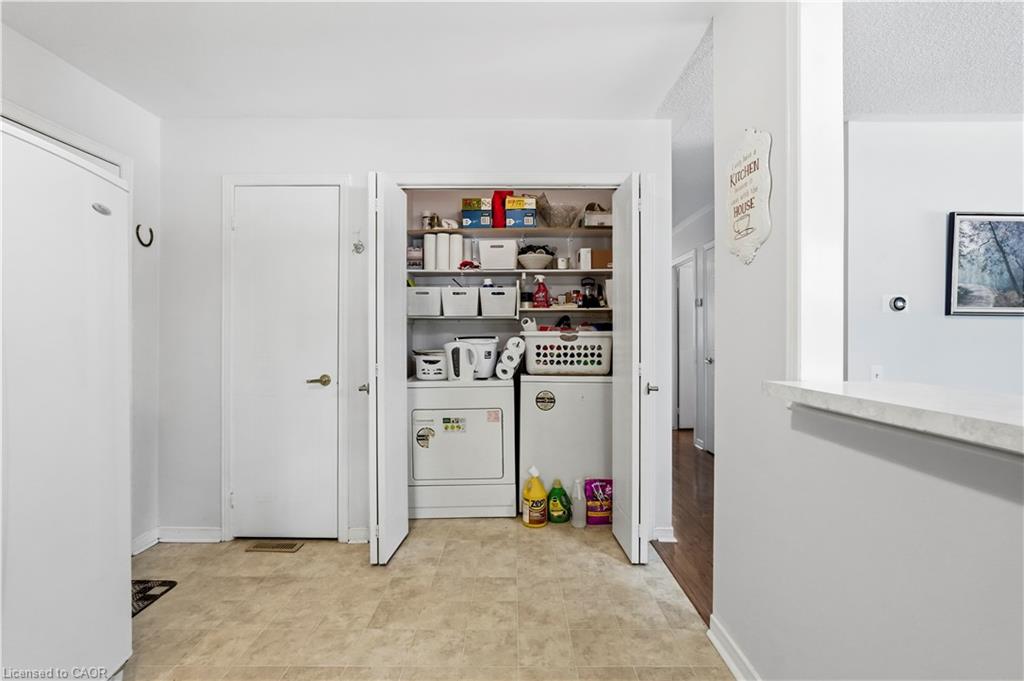 225 Silverbirch Boulevard Property Photo 17