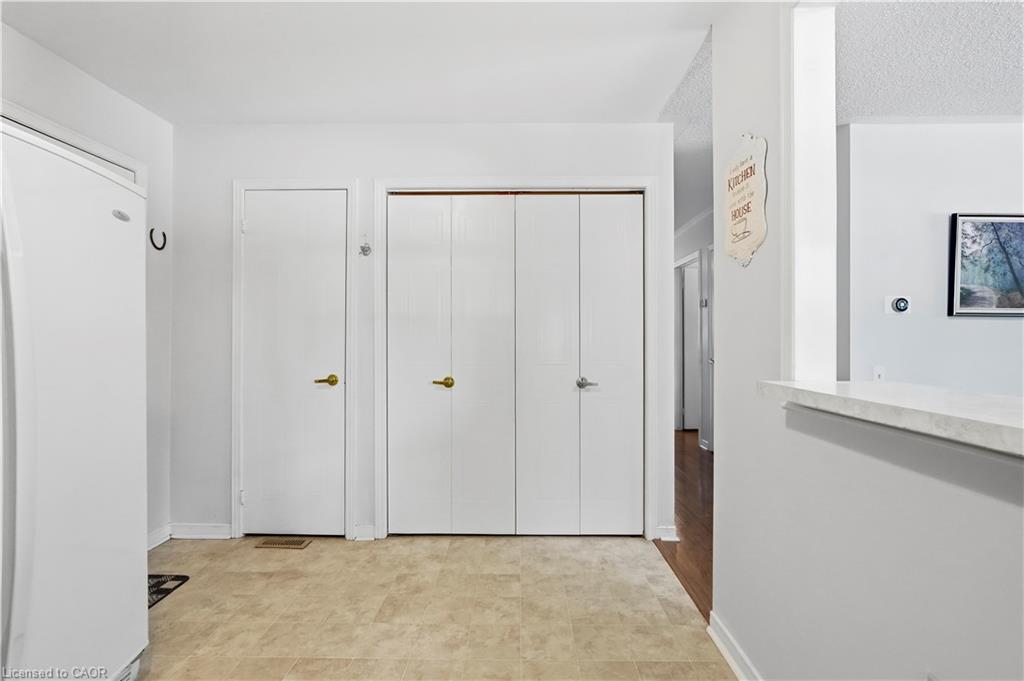 225 Silverbirch Boulevard Property Photo 18