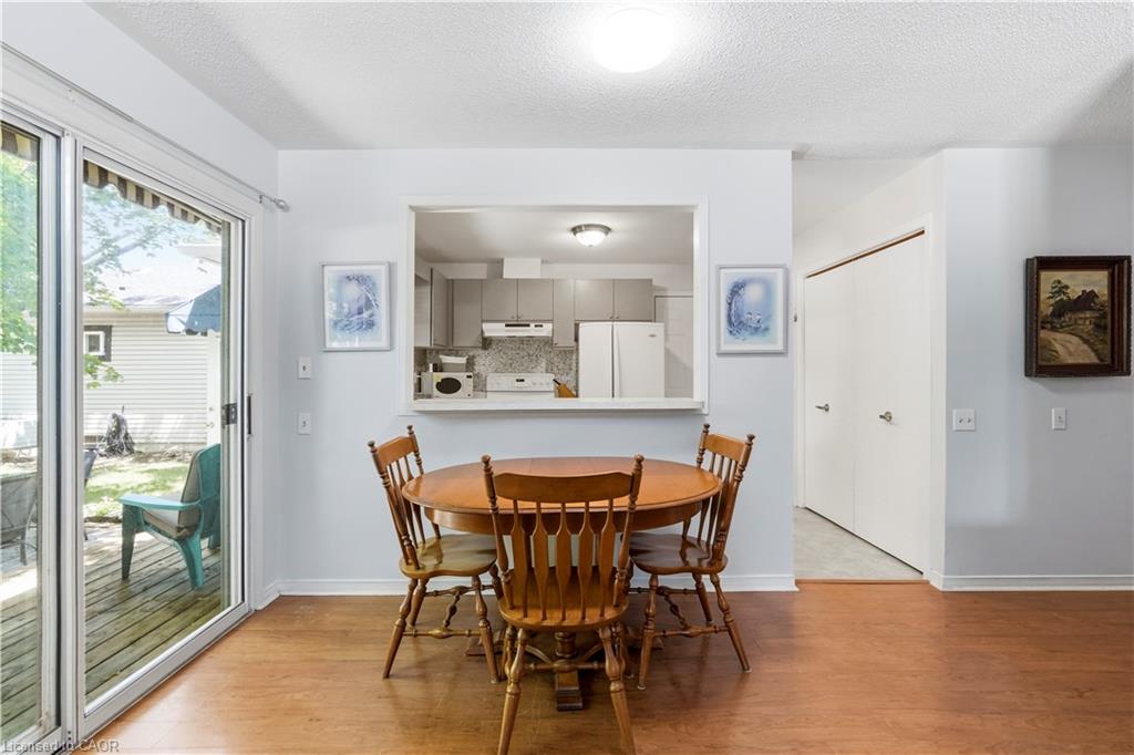 225 Silverbirch Boulevard Property Photo 20