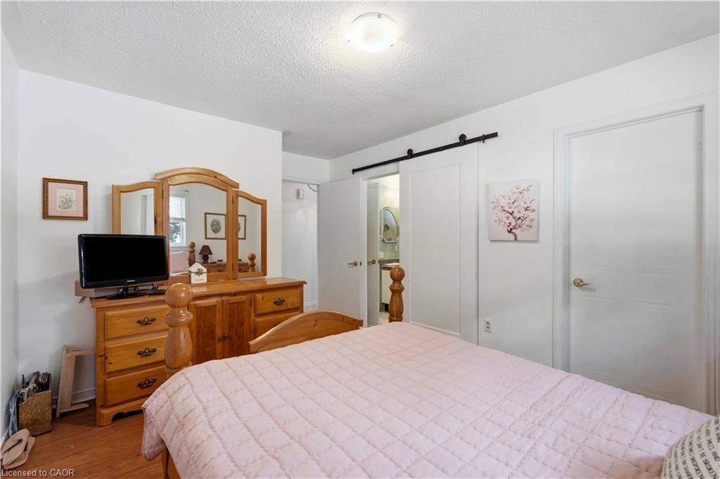 225 Silverbirch Boulevard Property Photo 21