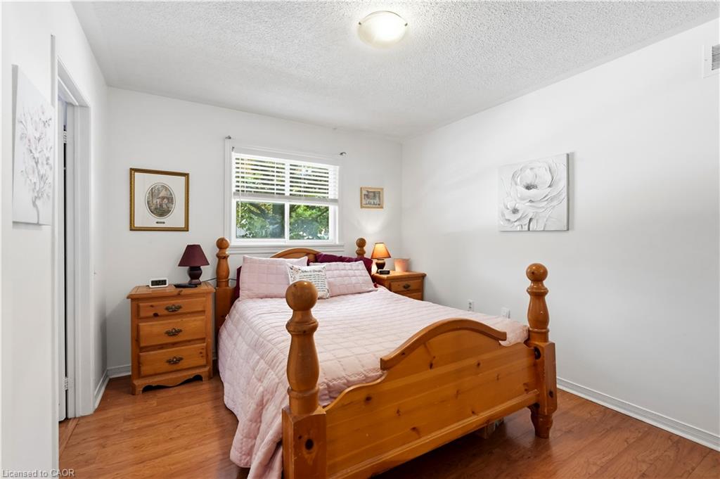225 Silverbirch Boulevard Property Photo 23