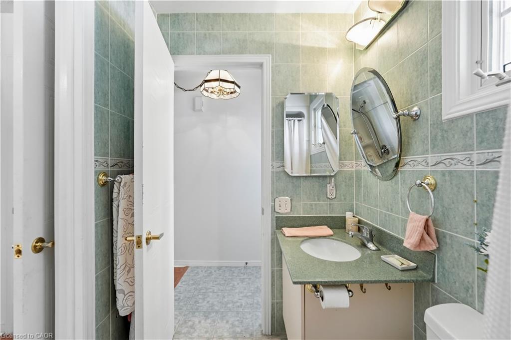 225 Silverbirch Boulevard Property Photo 27
