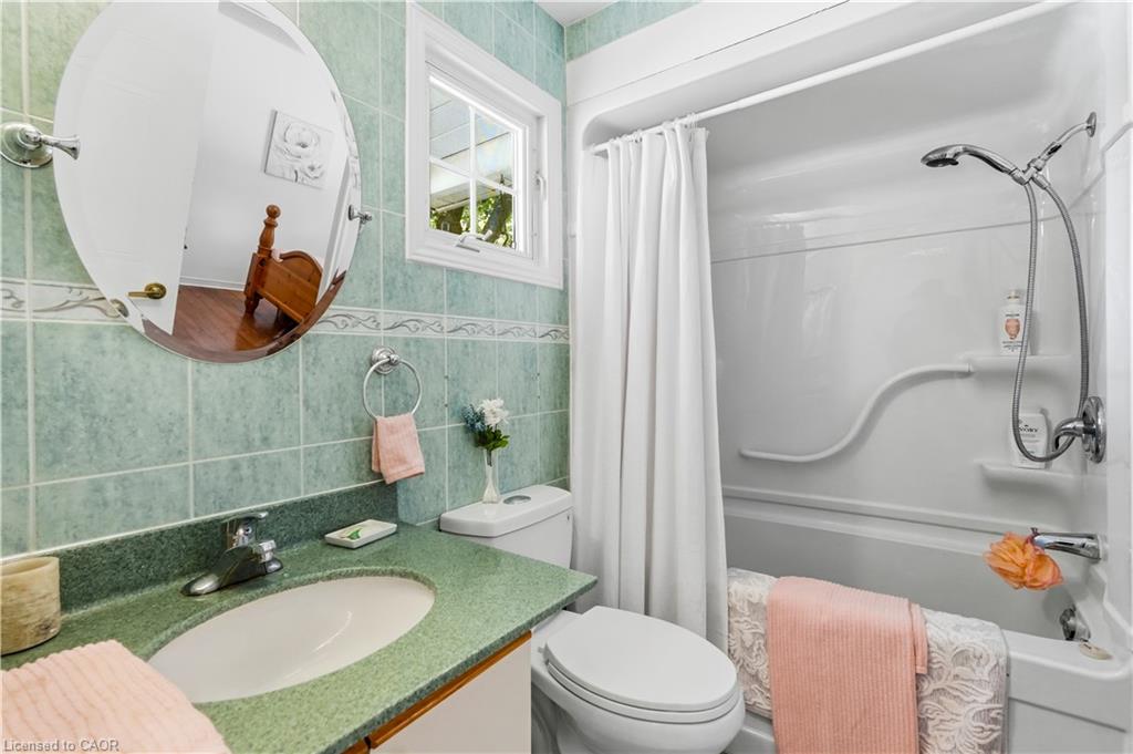 225 Silverbirch Boulevard Property Photo 28