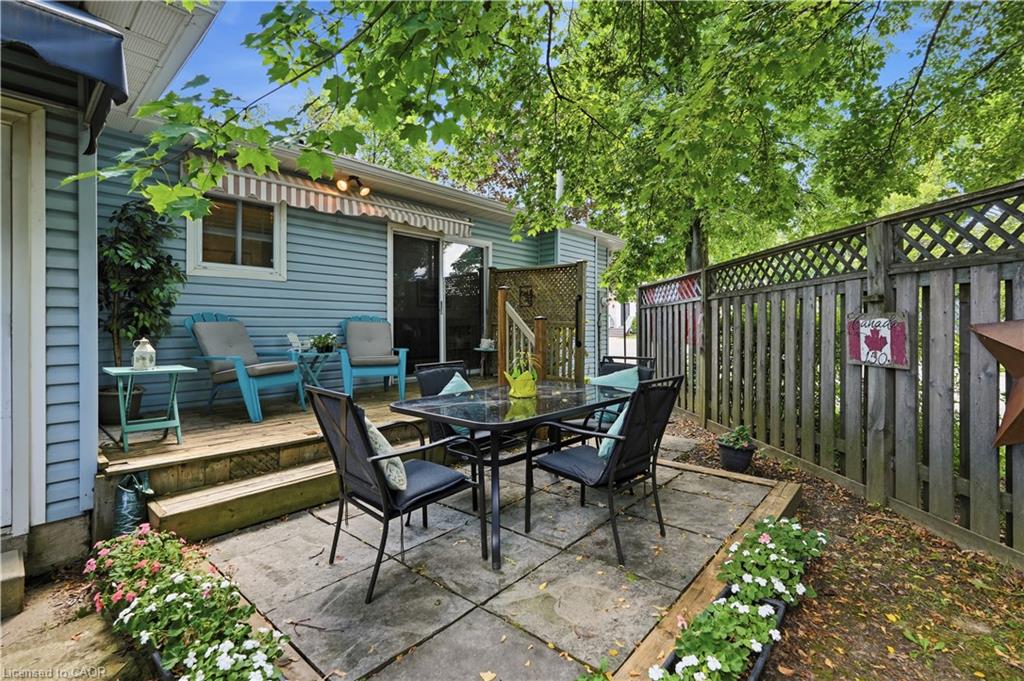 225 Silverbirch Boulevard Property Photo 37