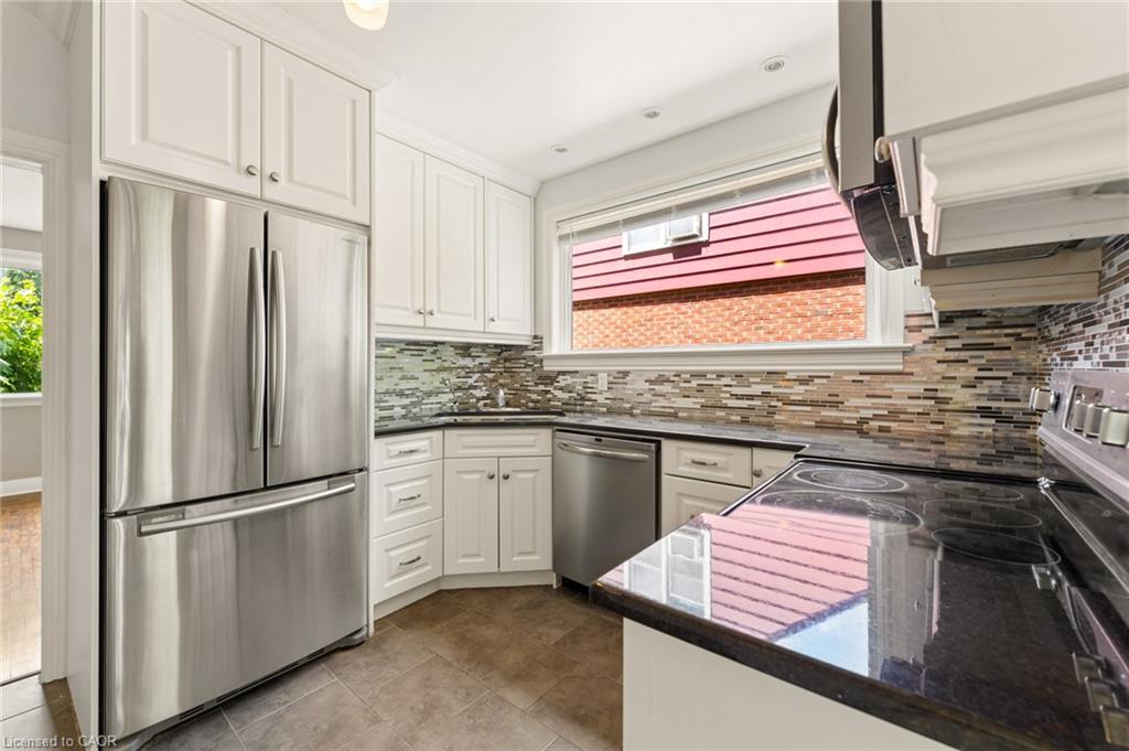 580 Weber Street E Property Photo 14