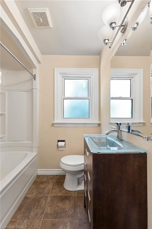 580 Weber Street E Property Photo 21