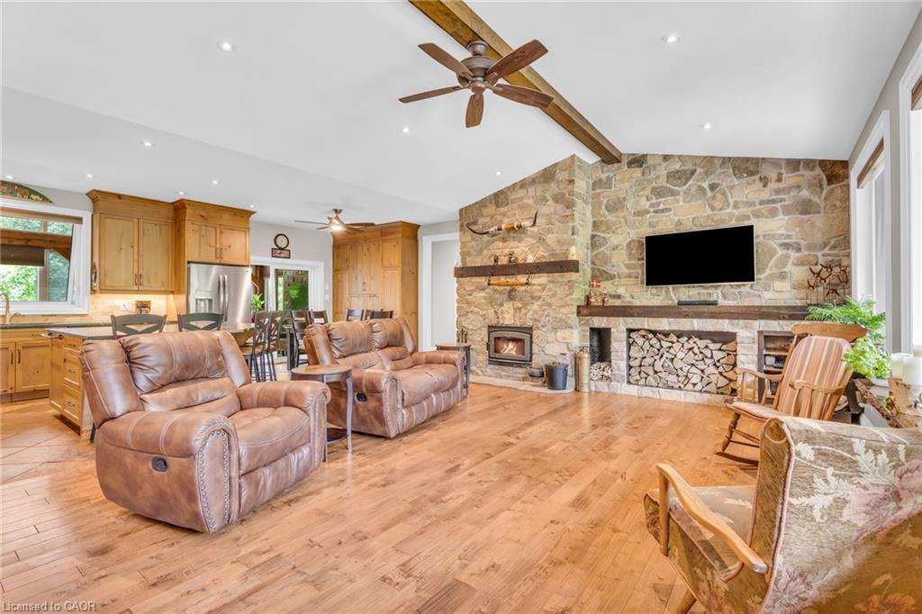 5594 First Line Property Photo 10