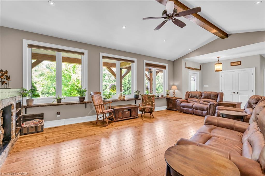 5594 First Line Property Photo 11