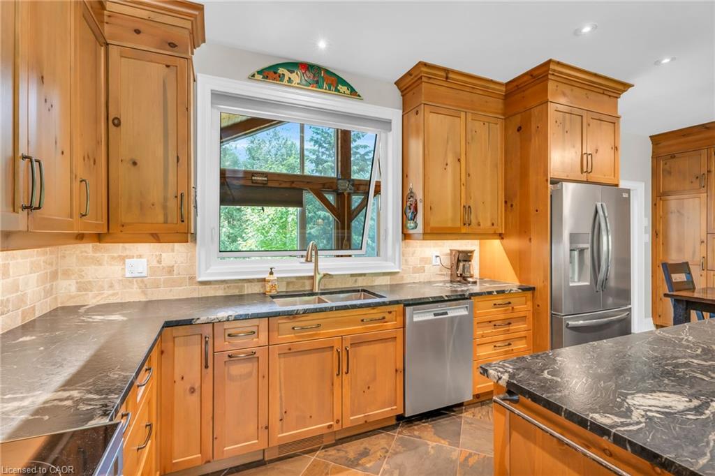 5594 First Line Property Photo 14