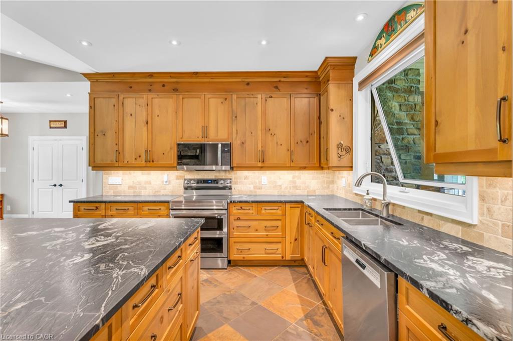 5594 First Line Property Photo 15