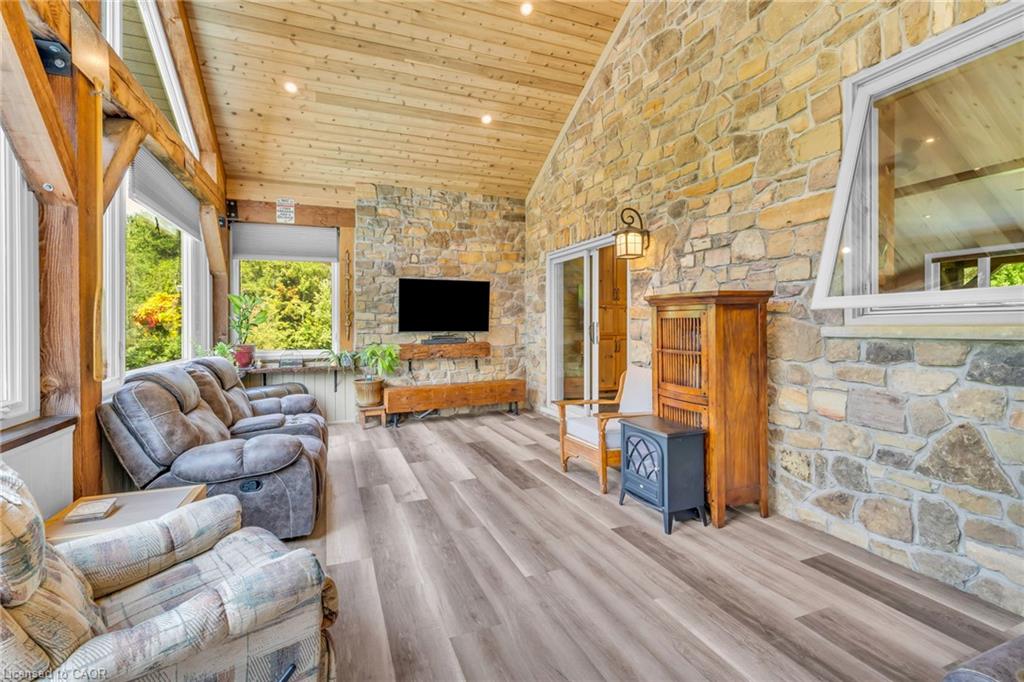 5594 First Line Property Photo 18