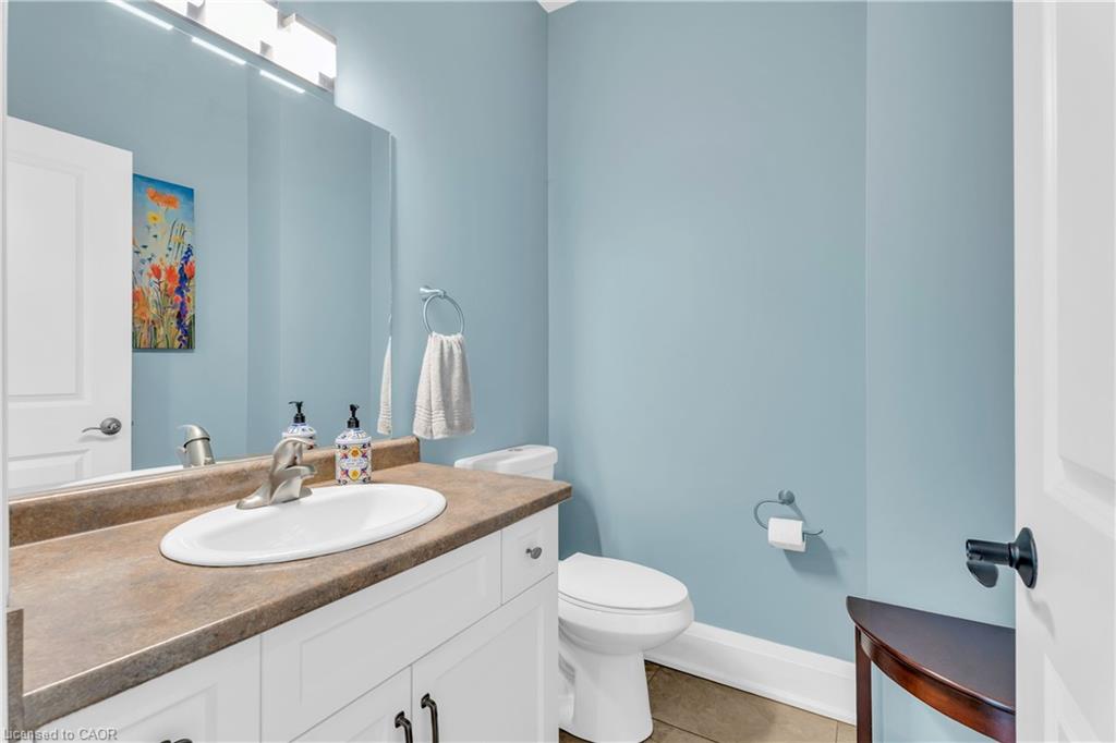 5594 First Line Property Photo 28
