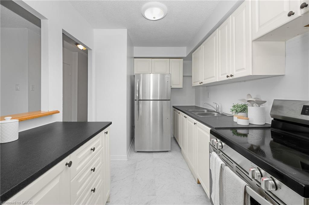 1501-975 Warwick Court Property Photo 10