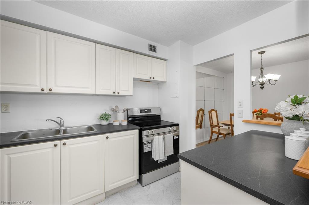 1501-975 Warwick Court Property Photo 11