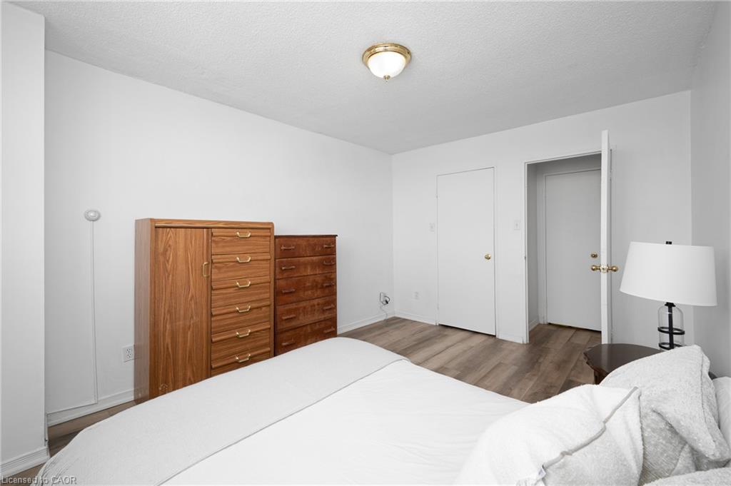 1501-975 Warwick Court Property Photo 15