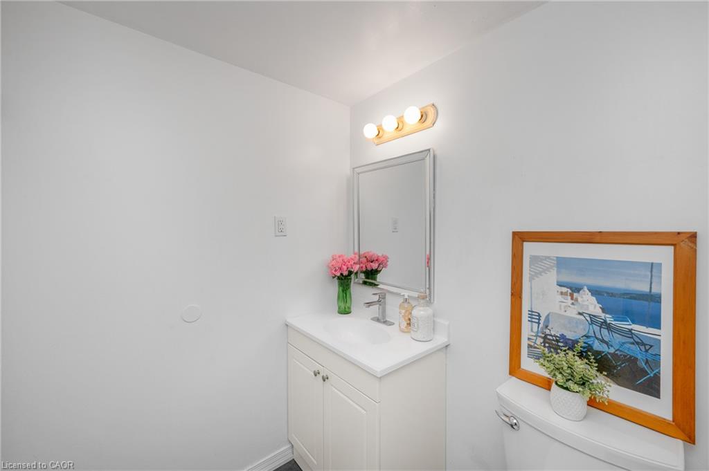 1501-975 Warwick Court Property Photo 16