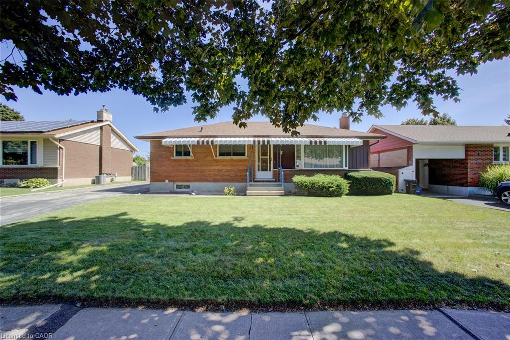 52 Queenston Crescent Property Photo 1