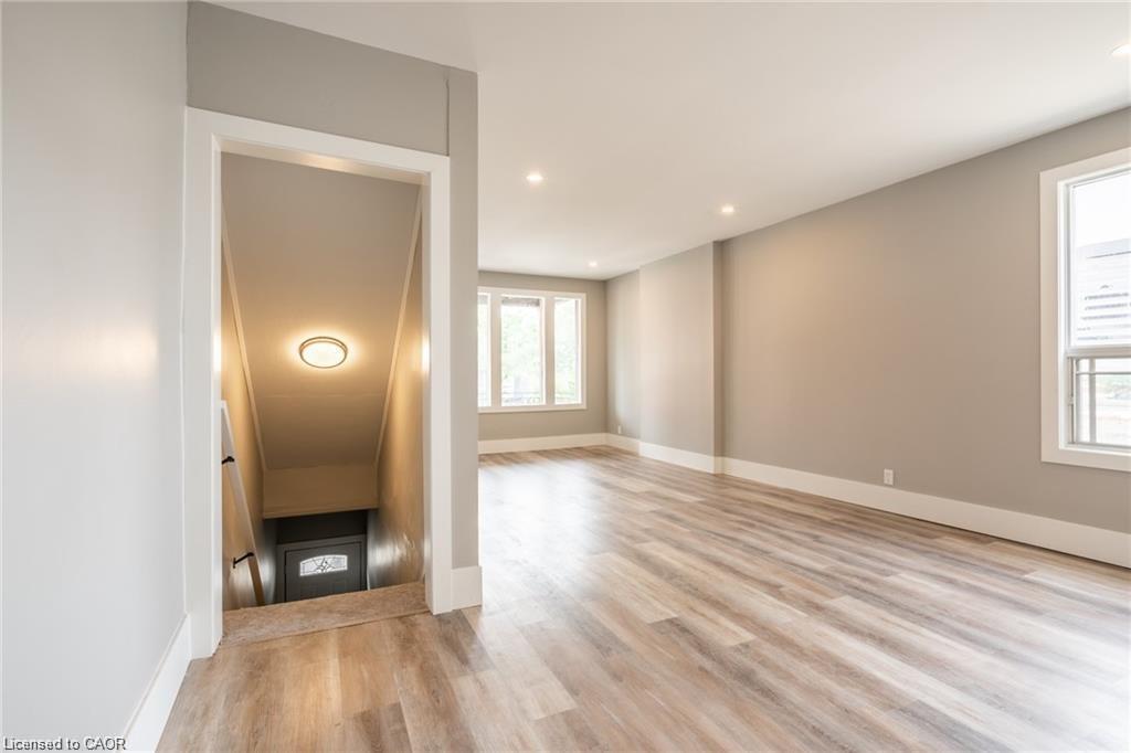 241-243 King Street W Property Photo 3