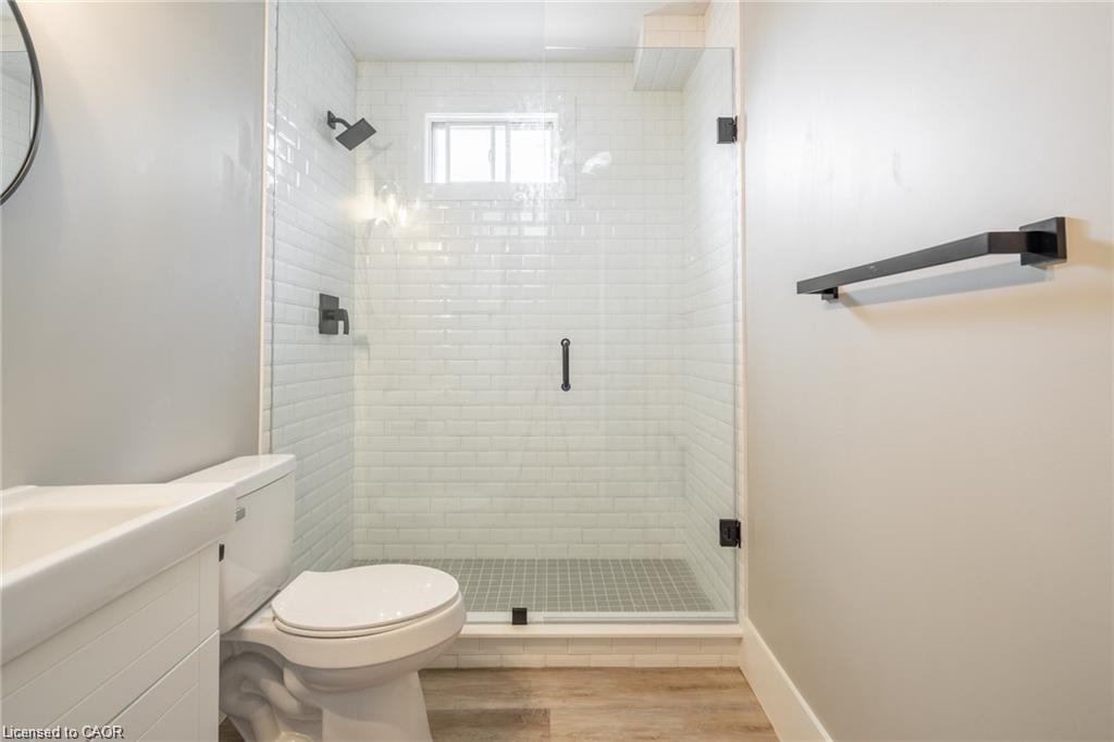 241-243 King Street W Property Photo 7