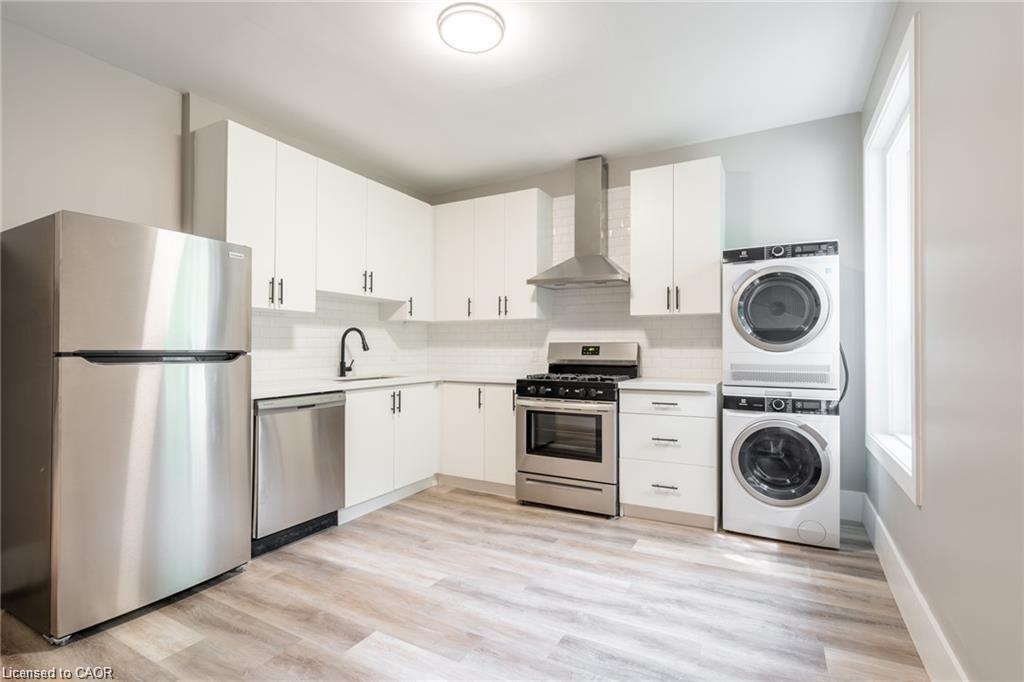 241-243 King Street W Property Photo 8
