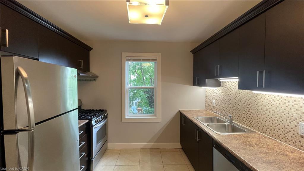 306-1544 King Street E Property Photo 1