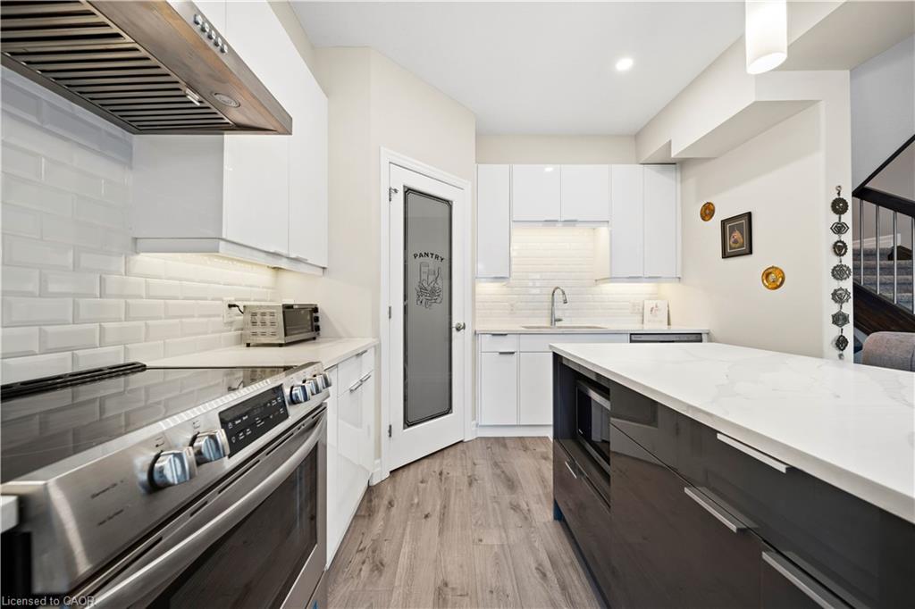 18-811 Sarnia Road Property Photo 10