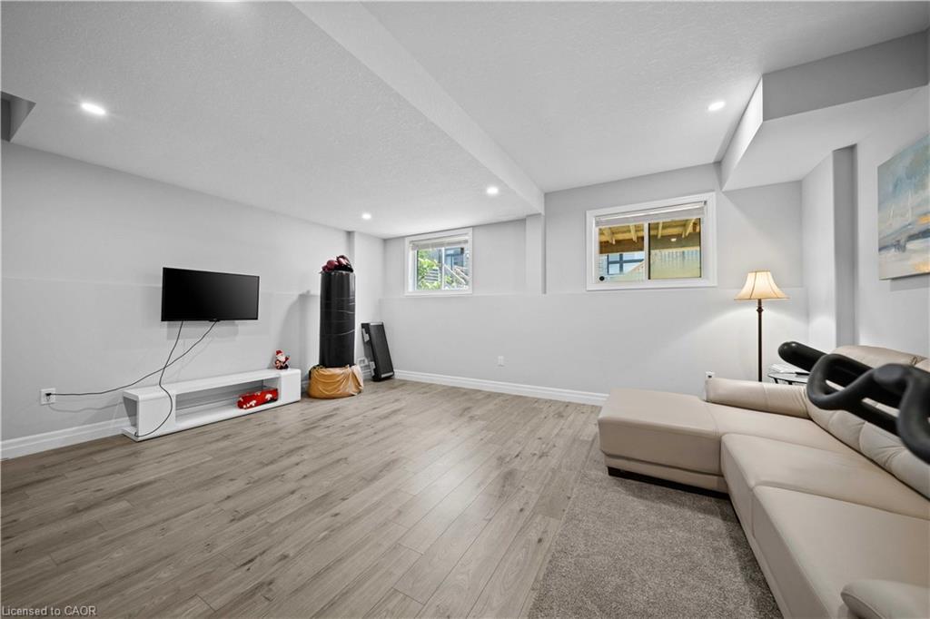 18-811 Sarnia Road Property Photo 31