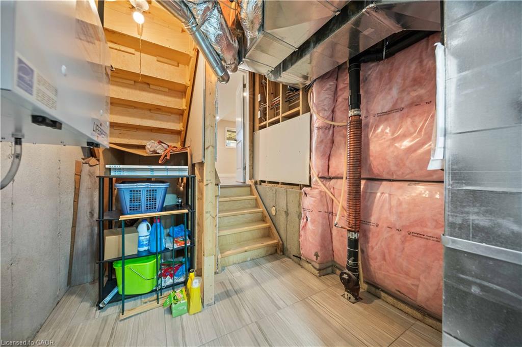 18-811 Sarnia Road Property Photo 35