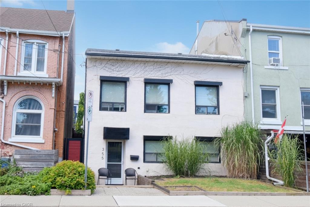 355 Macnab Street N Property Photo 2