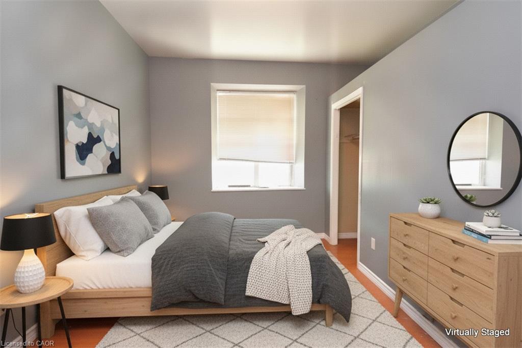 355 Macnab Street N Property Photo 22