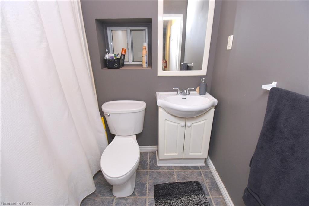 355 Macnab Street N Property Photo 23