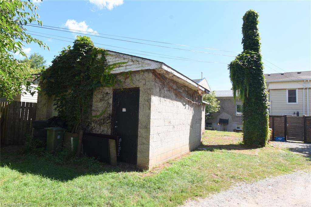355 Macnab Street N Property Photo 24