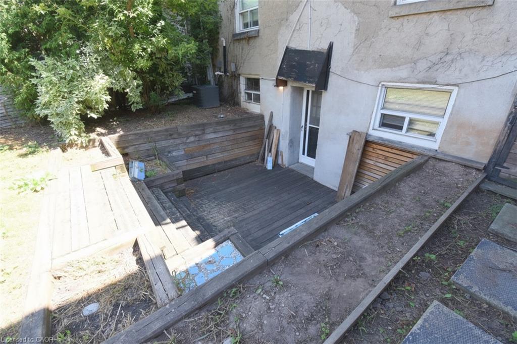 355 Macnab Street N Property Photo 25