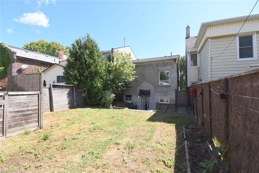 355 Macnab Street N Property Photo 28