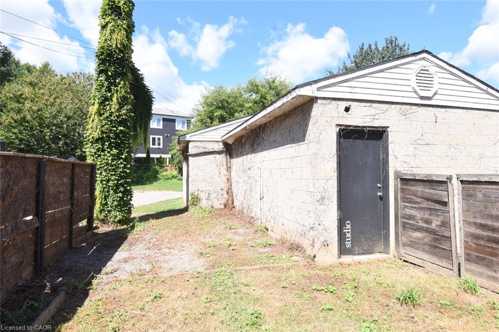 355 Macnab Street N Property Photo 29