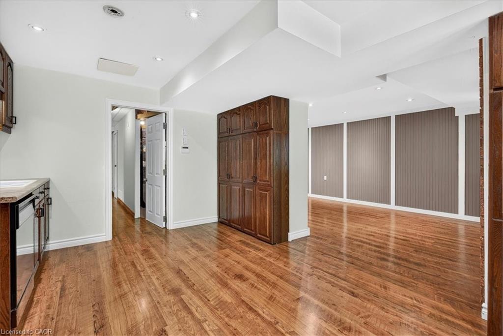 339 Kingsway Place Property Photo 31