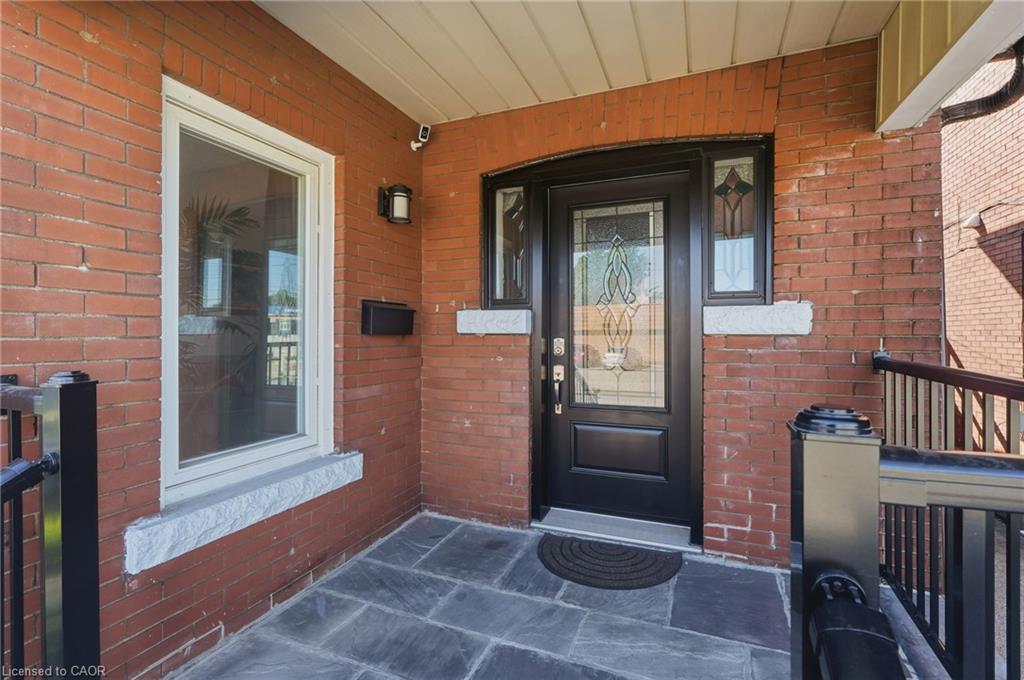 146 Ottawa Street S Property Photo 3
