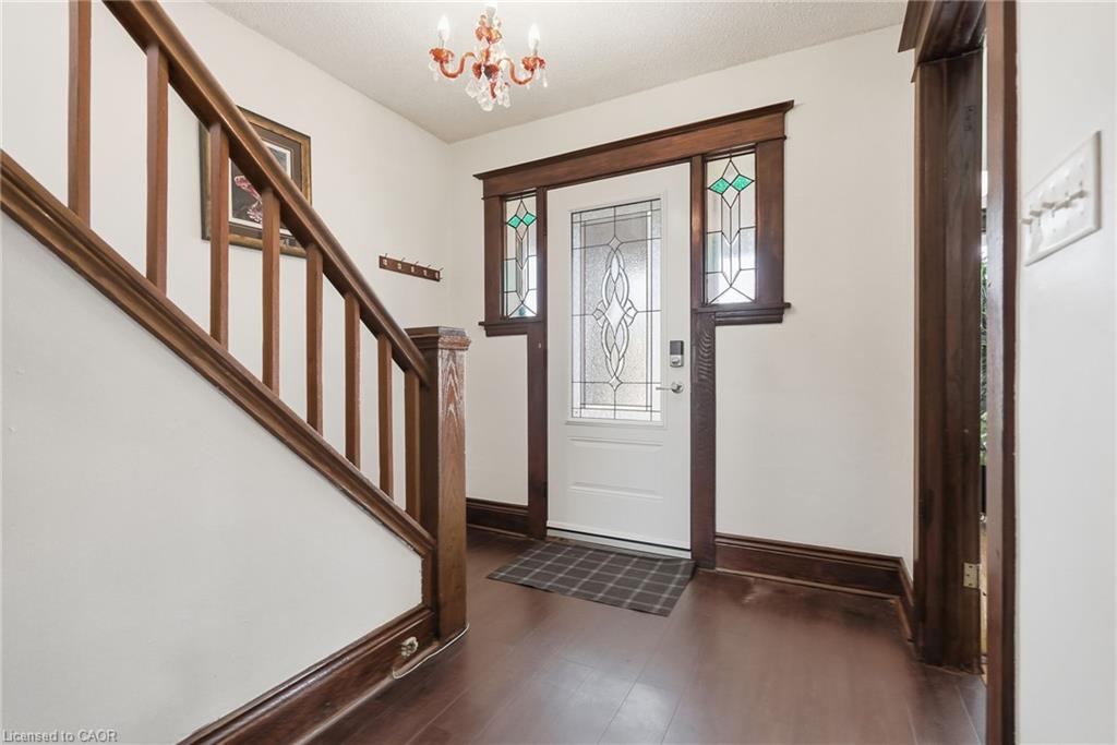 146 Ottawa Street S Property Photo 4