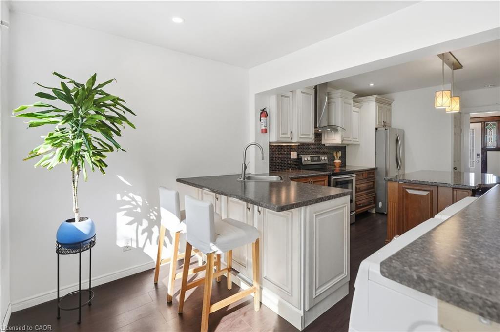 146 Ottawa Street S Property Photo 15