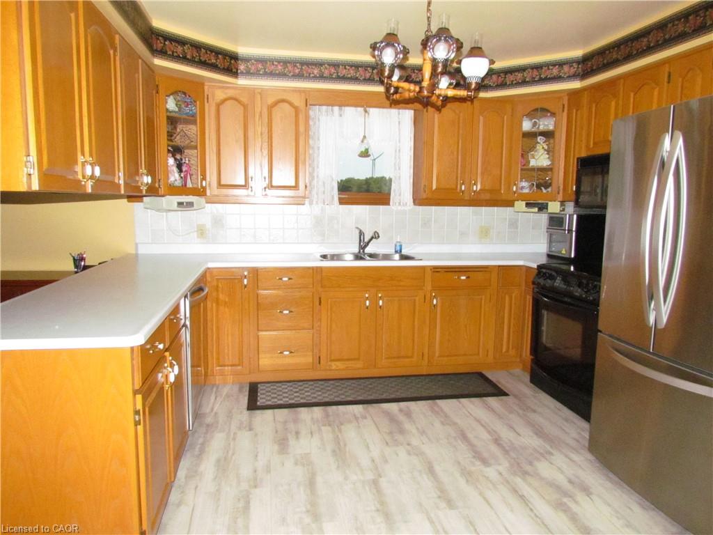 1325 Lakeshore Road Property Photo 8
