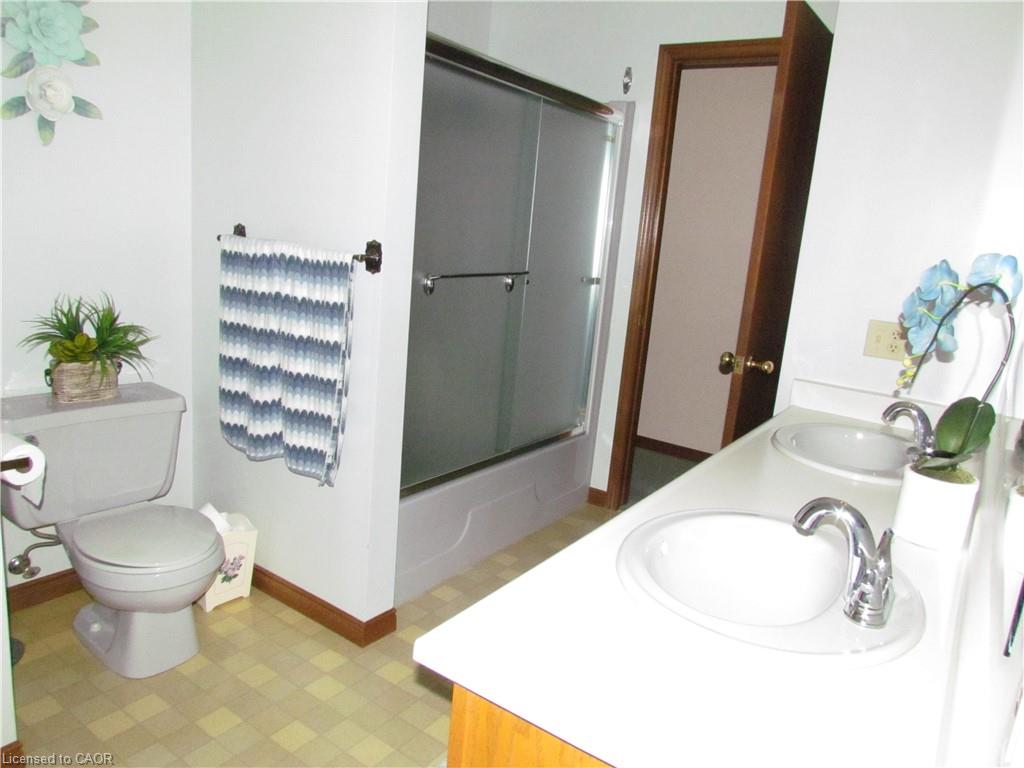 1325 Lakeshore Road Property Photo 16
