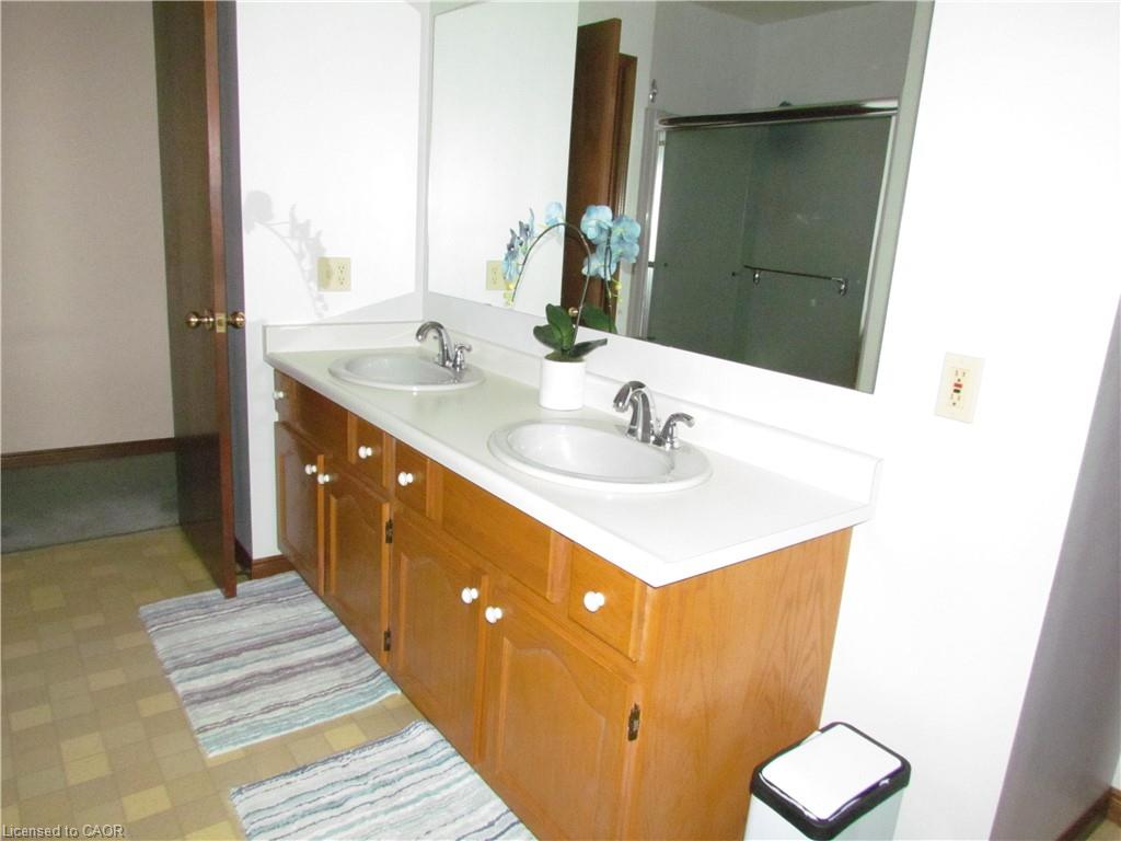 1325 Lakeshore Road Property Photo 17